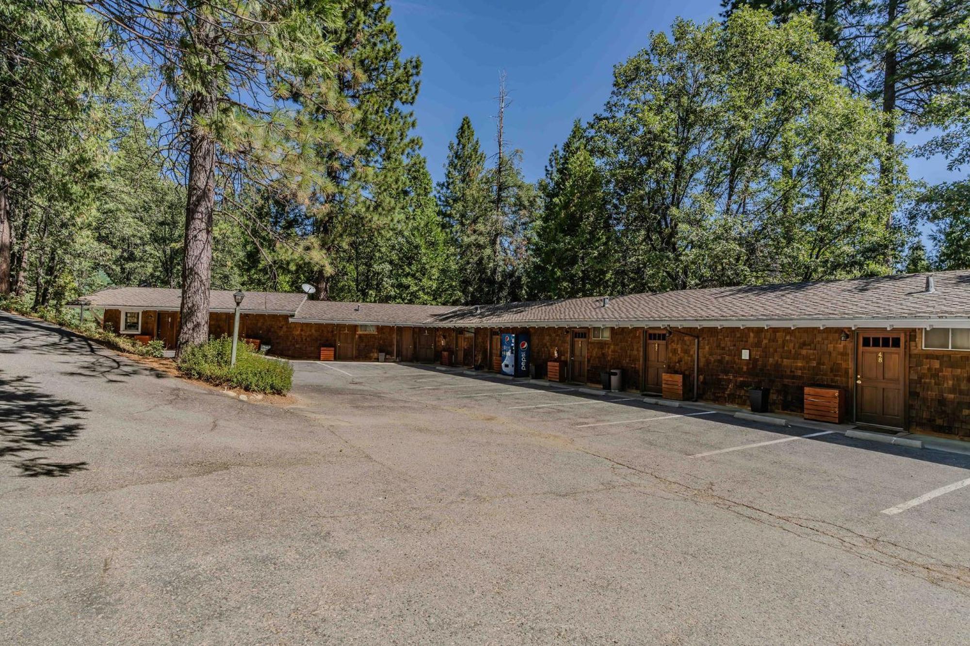 Narrow Gauge Motel Fish Camp