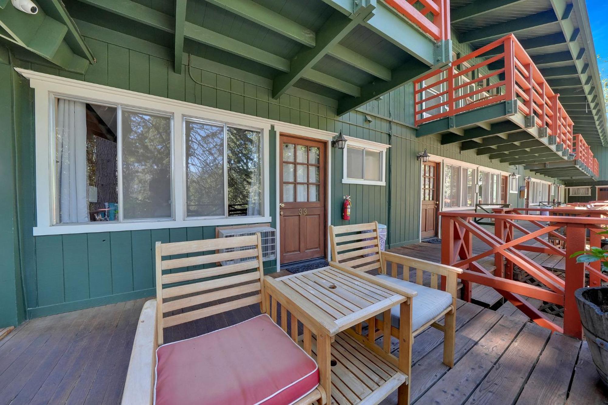 Motel Narrow Gauge