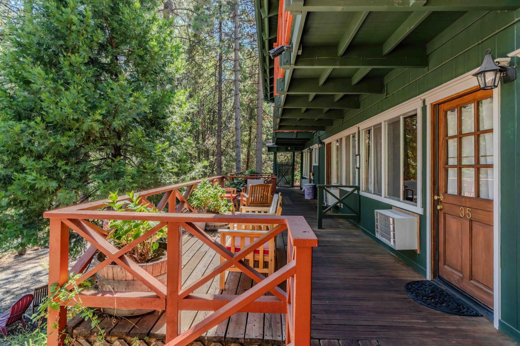 Narrow Gauge 3* Fish Camp
